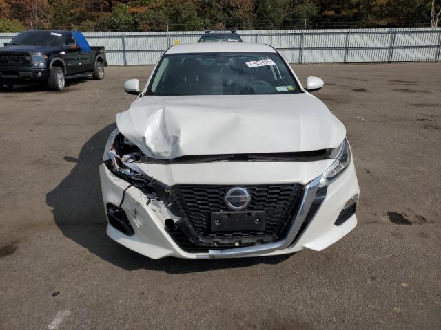 1N4BL4DV4MN409517 - 2021 NISSAN ALTIMA SV WHITE photo 5