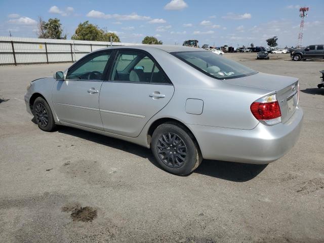 4T1BE32KX5U515769 - 2005 TOYOTA CAMRY LE SILVER photo 2