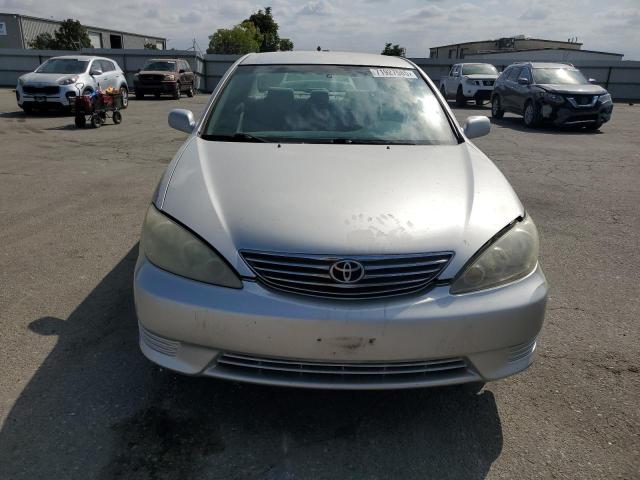 4T1BE32KX5U515769 - 2005 TOYOTA CAMRY LE SILVER photo 5