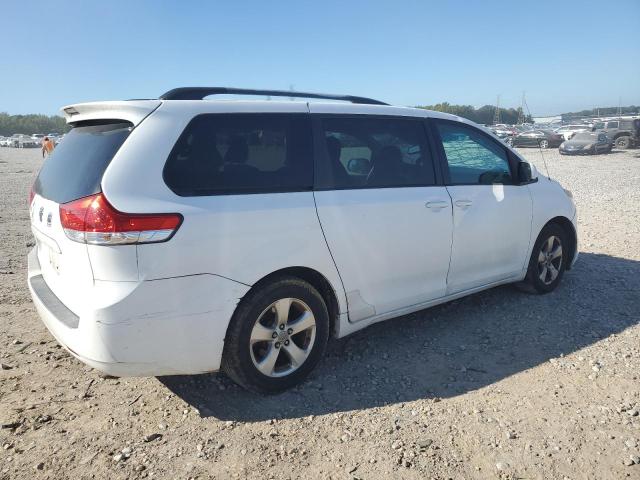 5TDKK3DC9BS123174 - 2011 TOYOTA SIENNA LE WHITE photo 3