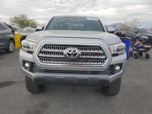 3TMAZ5CN5HM037746 - 2017 TOYOTA TACOMA DOUBLE CAB 银色 照片 5