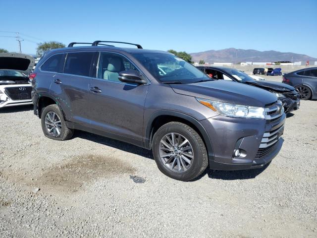 5TDKZRFH0KS315025 - 2019 TOYOTA HIGHLANDER SE CHARCOAL photo 4
