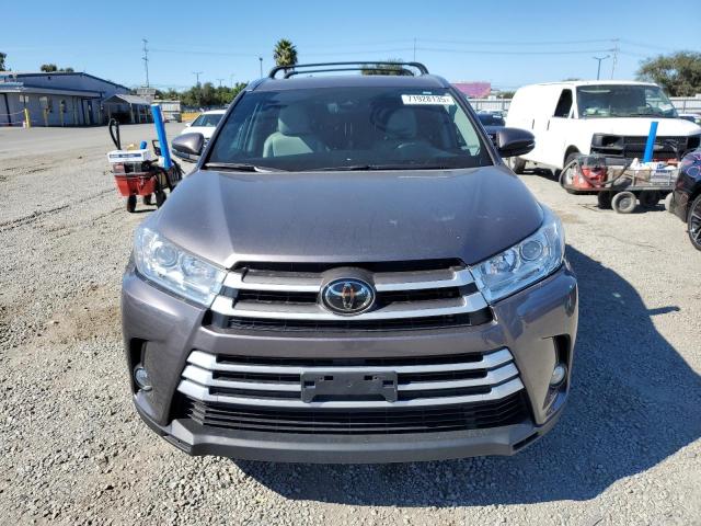 5TDKZRFH0KS315025 - 2019 TOYOTA HIGHLANDER SE CHARCOAL photo 5