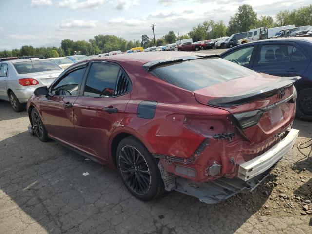 4T1B11HK2JU537105 - 2018 TOYOTA CAMRY L RED photo 2