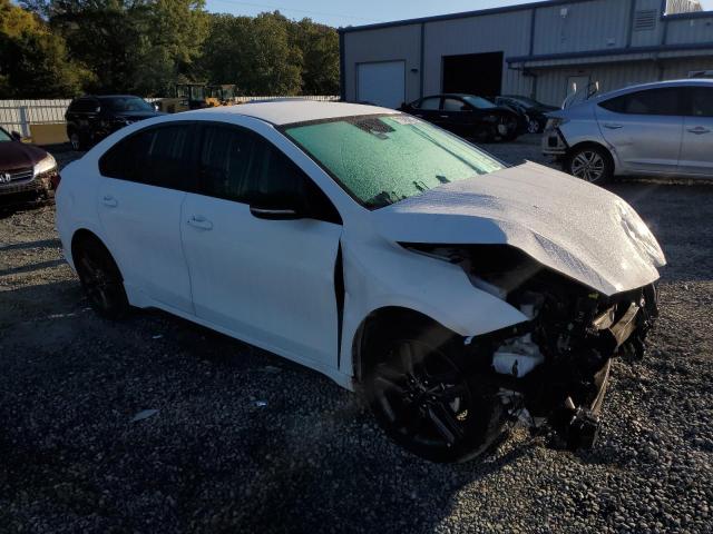 3KPF34AD9LE257597 - 2020 KIA FORTE GT LINE WHITE photo 4