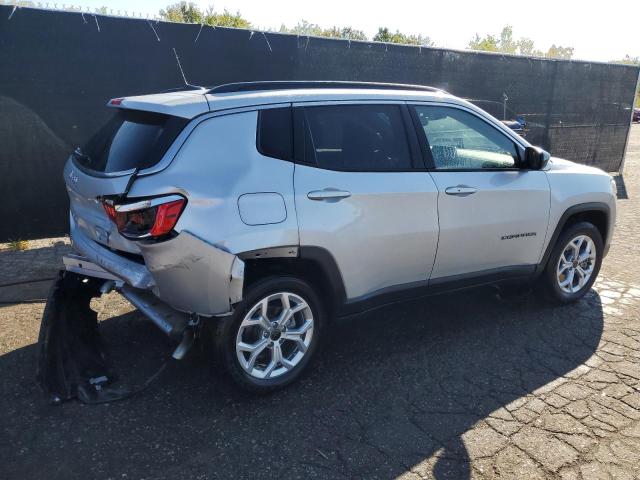 3C4NJDBN8ST574645 - 2025 JEEP COMPASS LATITUDE SILVER photo 3