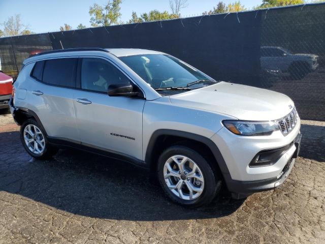 3C4NJDBN8ST574645 - 2025 JEEP COMPASS LATITUDE SILVER photo 4