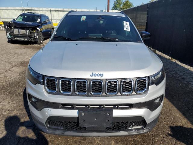 3C4NJDBN8ST574645 - 2025 JEEP COMPASS LATITUDE SILVER photo 5