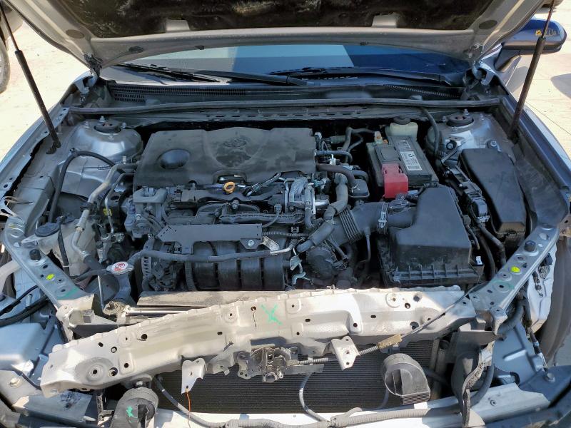 4T1B11HK2JU097936 - 2018 TOYOTA CAMRY L SILVER photo 11