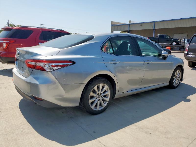 4T1B11HK2JU097936 - 2018 TOYOTA CAMRY L SILVER photo 3