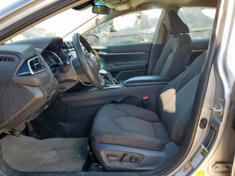 4T1B11HK2JU097936 - 2018 TOYOTA CAMRY L SILVER photo 7