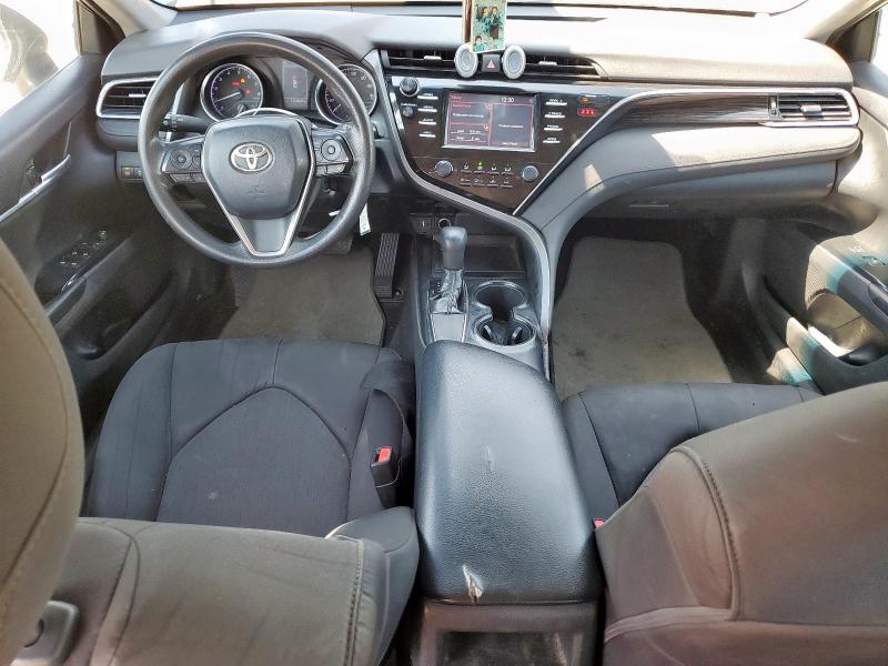 4T1B11HK2JU097936 - 2018 TOYOTA CAMRY L SILVER photo 8