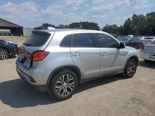 JA4AP3AW1JU014675 - 2018 MITSUBISHI OUTLANDER ES SILVER photo 3