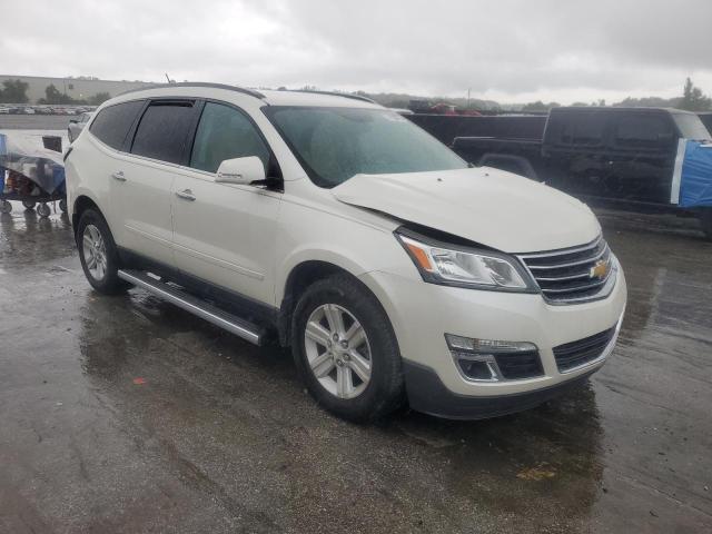 1GNKVJKD5DJ100151 - 2013 CHEVROLET TRAVERSE LT WHITE photo 4