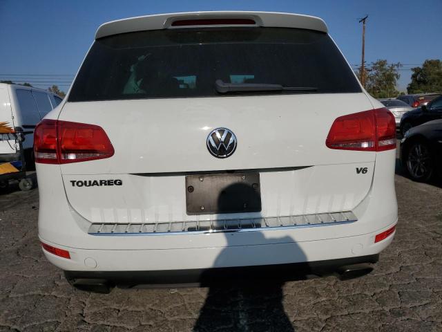 WVGEF9BP1DD013045 - 2013 VOLKSWAGEN TOUAREG V6 WHITE photo 6