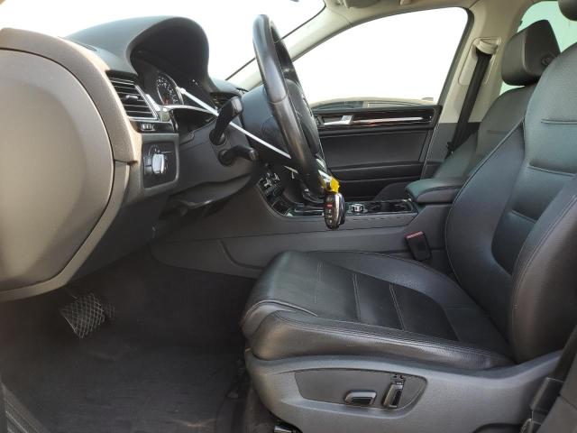 WVGEF9BP1DD013045 - 2013 VOLKSWAGEN TOUAREG V6 WHITE photo 7