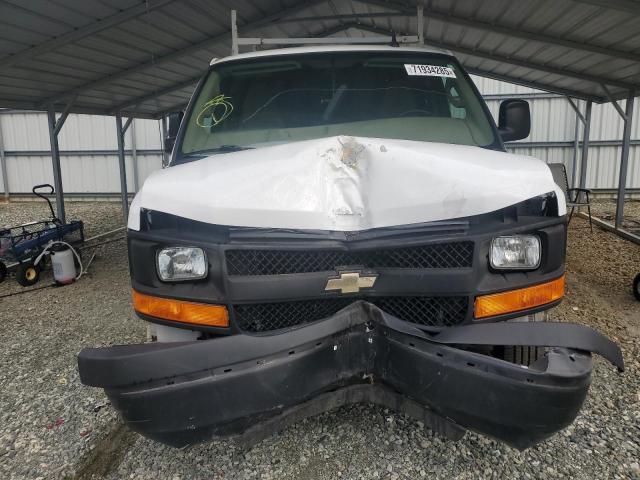 1GCZGGFG2G1242647 - 2016 CHEV EXPRESS G3500 WHITE photo 5