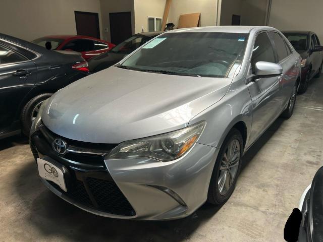 4T1BF1FK9FU946424 - 2015 TOYT CAMRY LE GRAY photo 2