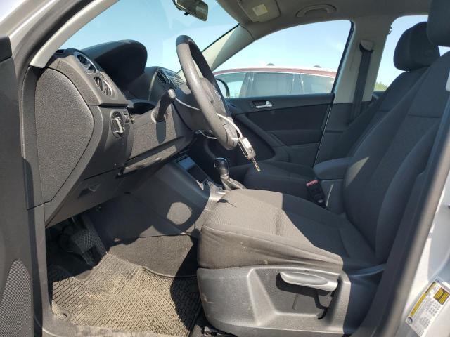 WVGAV7AX8HK045712 - 2017 VOLKSWAGEN TIGUAN S SILVER photo 7