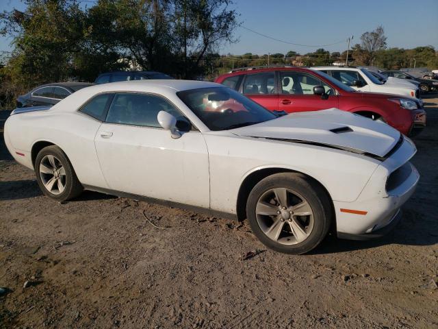 2C3CDZAG4KH561760 - 2019 DODGE CHALLENGER SXT WHITE photo 4