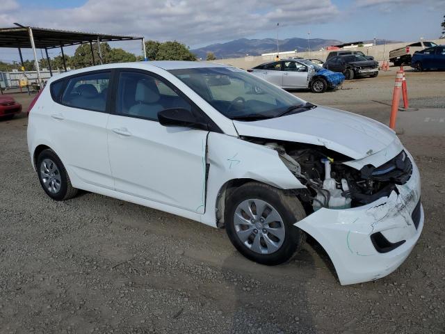 KMHCT5AE4HU337850 - 2017 HYUNDAI ACCENT SE WHITE photo 4