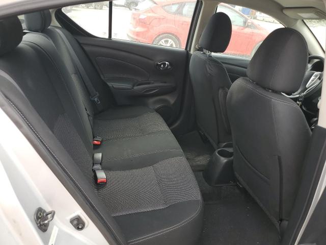 3N1CN7AP8JL885350 - 2018 NISSAN VERSA S SILVER photo 10