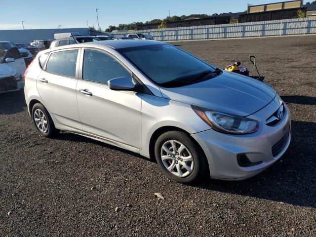 KMHCT5AE3CU047639 - 2012 HYUNDAI ACCENT GLS ვერცხლისფერი ფოტო 4