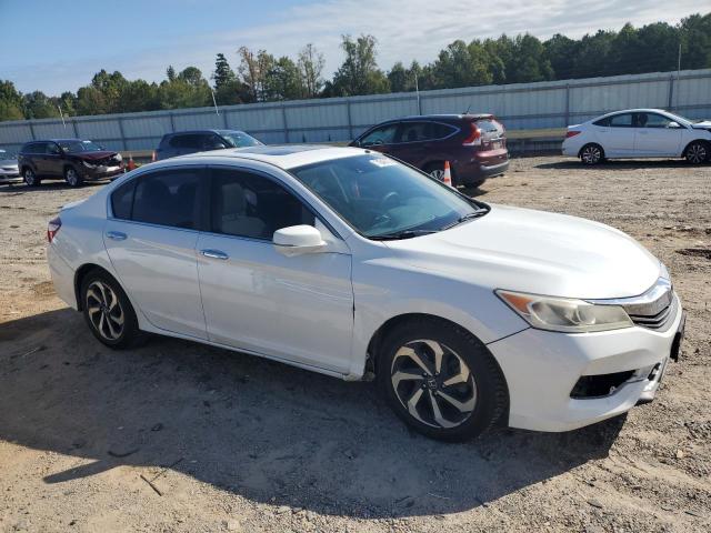 1HGCR2F01GA032872 - 2016 HONDA ACCORD EX WHITE photo 4