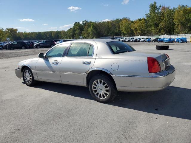 1LNHM81W36Y610781 - 2006 LINCOLN TOWN CAR SIGNATURE Plata foto 2