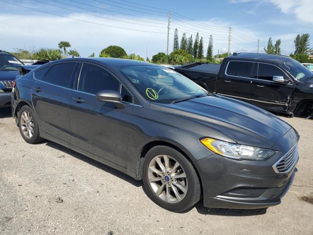 3FA6P0H79HR237711 - 2017 FORD FUSION SE GRAY photo 4