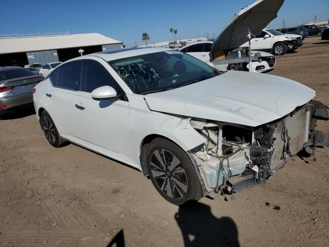 1N4BL4DV1LC277942 - 2020 NISSAN ALTIMA SV WHITE photo 4