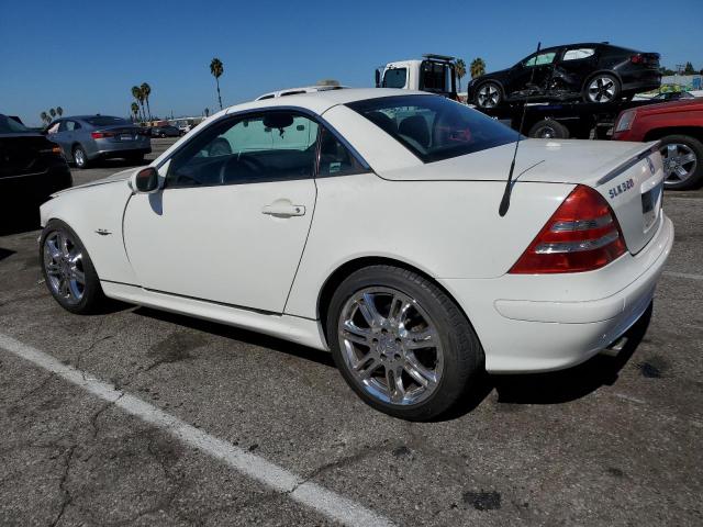 WDBKK65F24F306654 - 2004 MERCEDES-BENZ SLK 320 WHITE photo 2