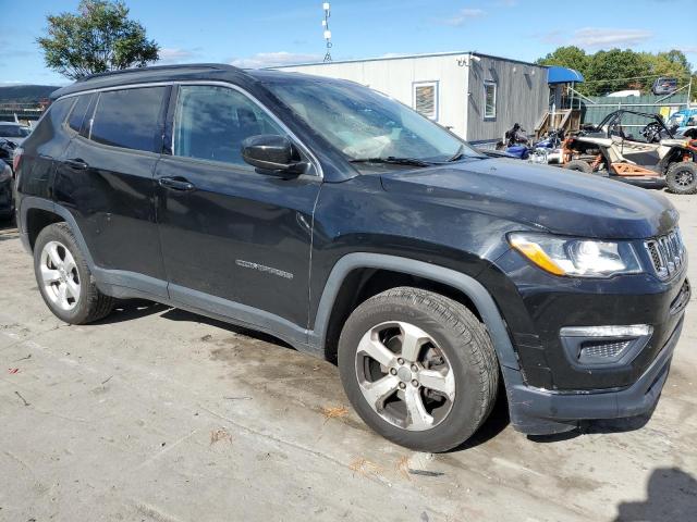 3C4NJDBB4JT142686 - 2018 JEEP COMPASS LATITUDE BLACK photo 4