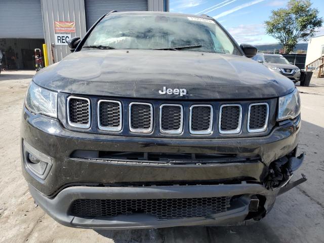 3C4NJDBB4JT142686 - 2018 JEEP COMPASS LATITUDE BLACK photo 5