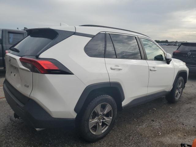 2T3W1RFV5PC233622 - 2023 TOYOTA RAV4 XLE 白色 照片 3