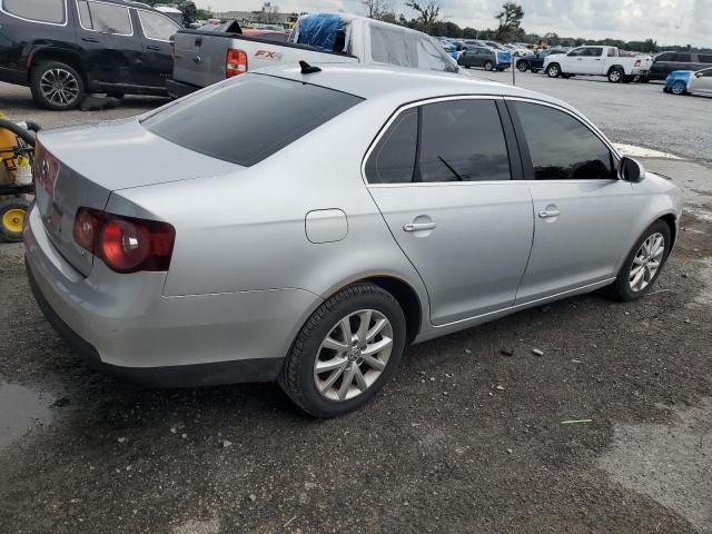 3VWRX7AJXAM039323 - 2010 VOLKSWAGEN JETTA SE 银色 照片 3