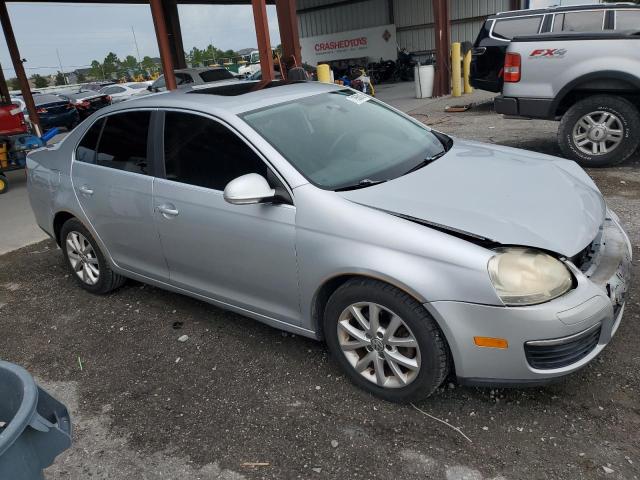 3VWRX7AJXAM039323 - 2010 VOLKSWAGEN JETTA SE 银色 照片 4