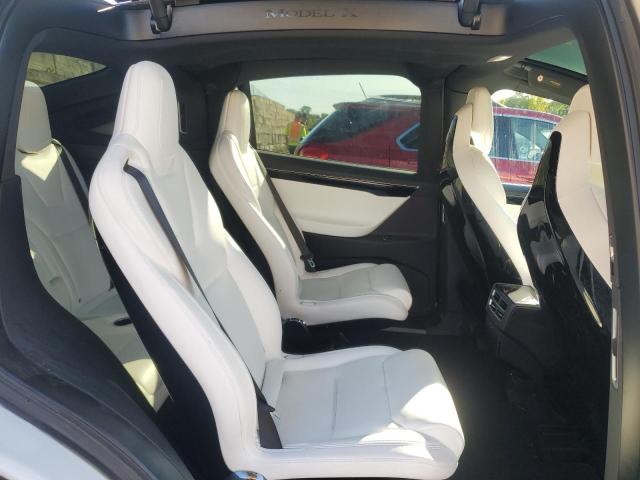 5YJXCBE23GF016989 - 2016 TESLA MODEL X 白色 照片 11