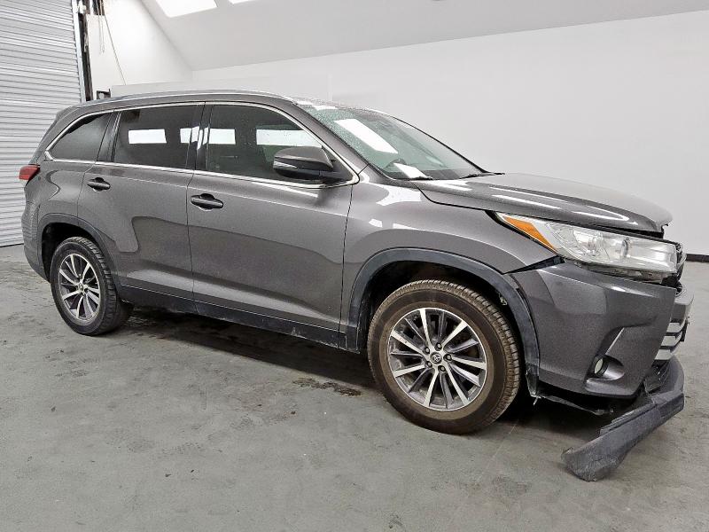 5TDKZRFH5KS301198 - 2019 TOYOTA HIGHLANDER SE GRAY photo 4