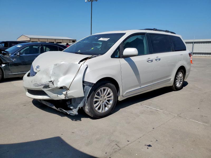 2017 TOYOTA SIENNA XLE, 