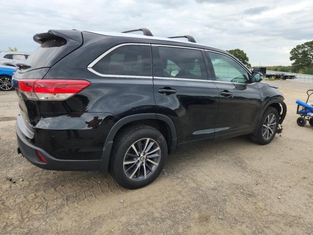 5TDJZRFH0HS511146 - 2017 TOYOTA HIGHLANDER SE BLACK photo 3