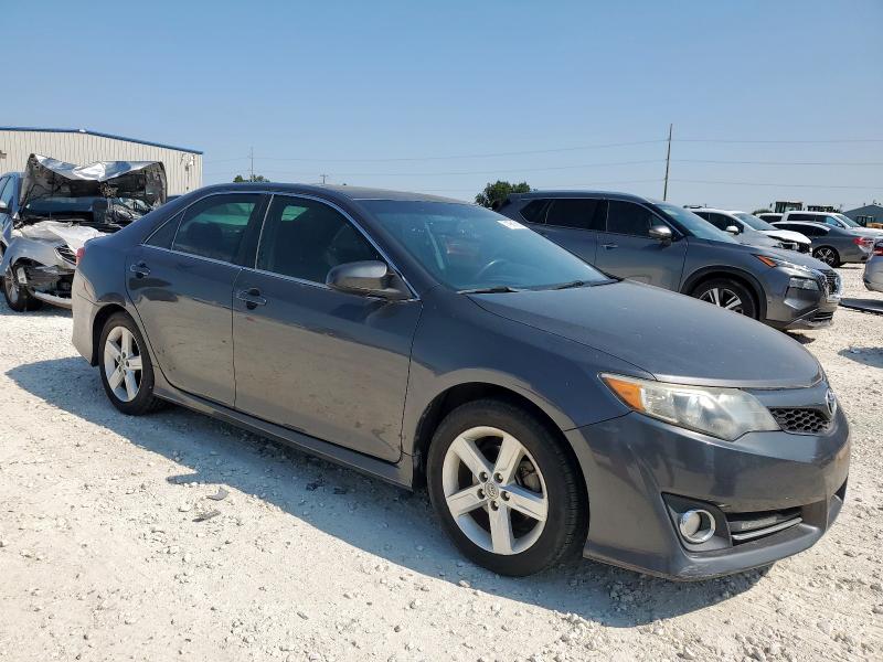 4T1BF1FK5DU217639 - 2013 TOYOTA CAMRY L 灰色 照片 4