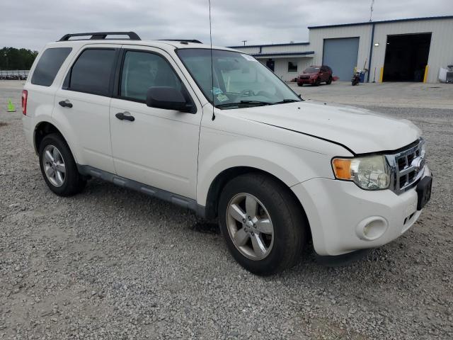 1FMCU0D77BKB70156 - 2011 FORD ESCAPE XLT WHITE photo 4