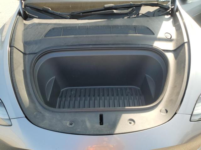 7SAYGDEE4RF210497 - 2024 TESLA MODEL Y ვერცხლისფერი ფოტო 11