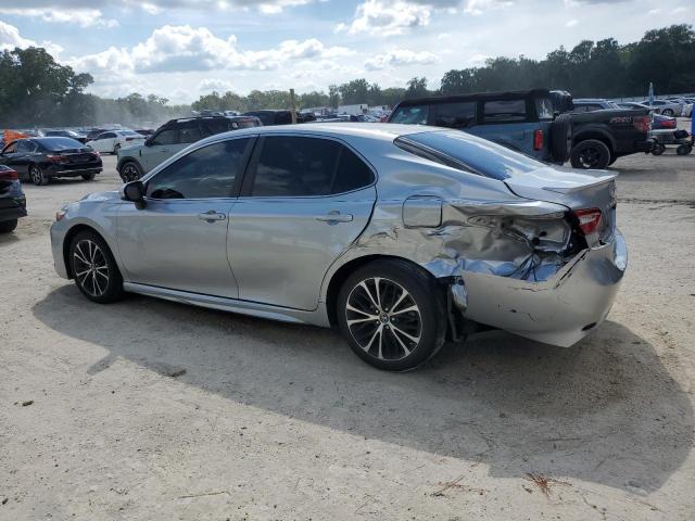 4T1B11HK8JU079764 - 2018 TOYOTA CAMRY L 银色 照片 2