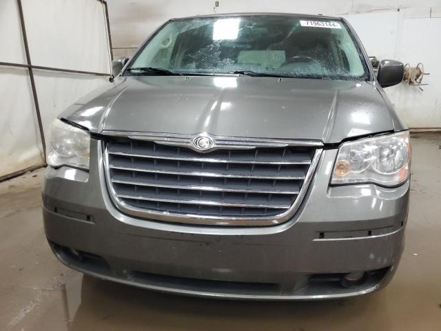 2A4RR8DX0AR365685 - 2010 CHRYSLER TOWN & COU TOURING PLUS GRAY photo 5