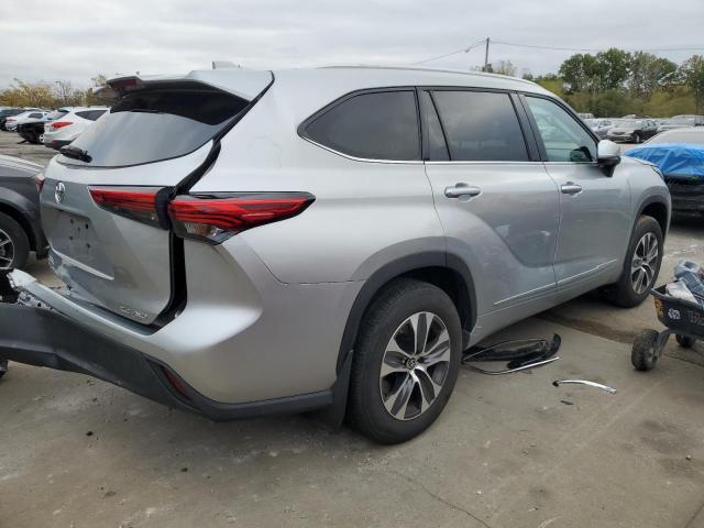 5TDGZRBH1NS578544 - 2022 TOYOTA HIGHLANDER XLE SILVER photo 3