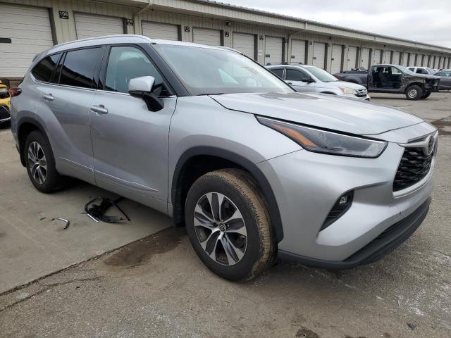 5TDGZRBH1NS578544 - 2022 TOYOTA HIGHLANDER XLE SILVER photo 4