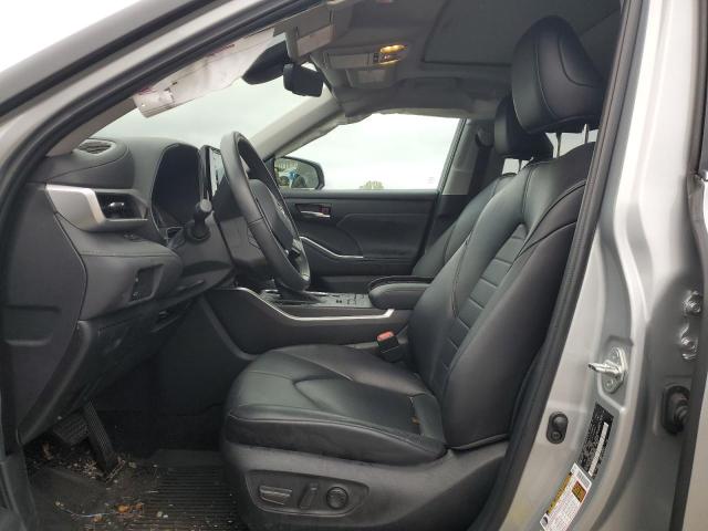 5TDGZRBH1NS578544 - 2022 TOYOTA HIGHLANDER XLE SILVER photo 7