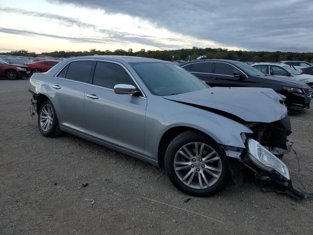 2C3CCAEG1HH596537 - 2017 CHRYSLER 300C SILVER photo 4